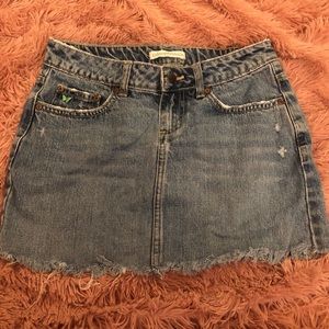 🚨!!SKIRT ALERT!!🚨